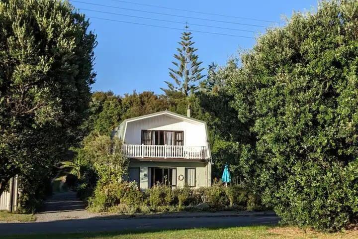 Coastal Charm In Patons Rock Villa Rangihaeata Luaran gambar